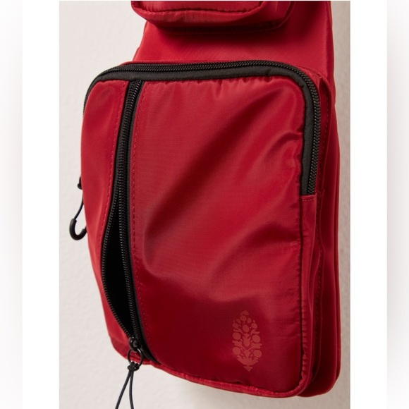 NWT Free People Sprinter Sling Bag in Crimson - Picture 4 of 7